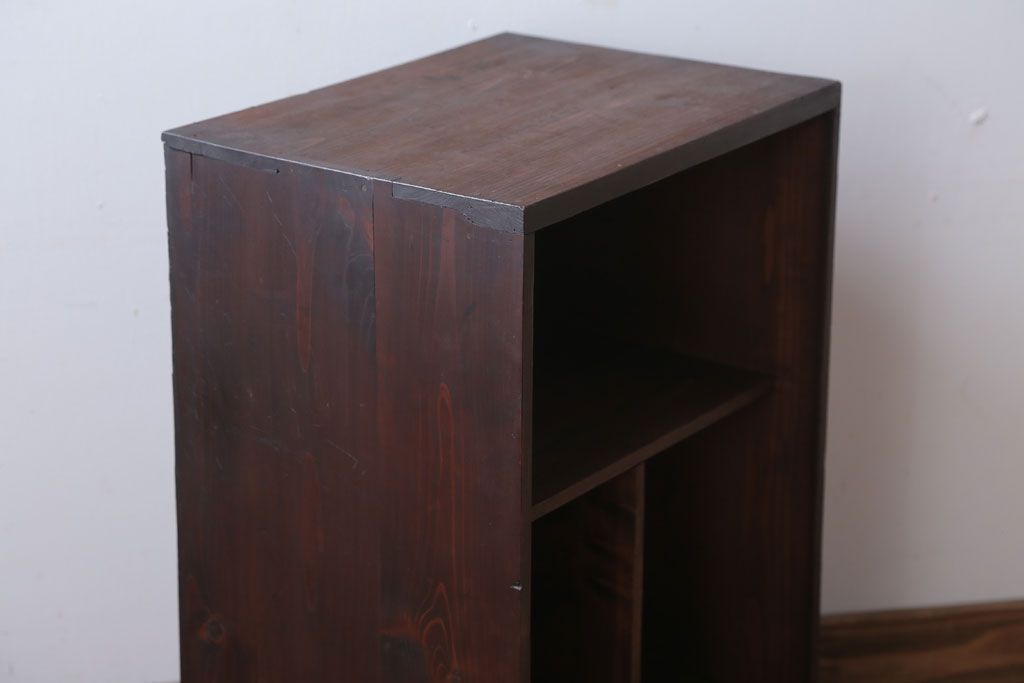 アンティーク家具　アンティーク　古い木の小ぶりな引き出し付き収納棚