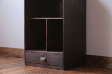 アンティーク家具　アンティーク　古い木の小ぶりな引き出し付き収納棚