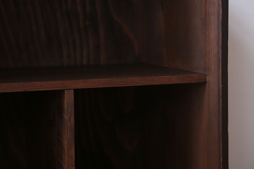 アンティーク家具　アンティーク　古い木の小ぶりな引き出し付き収納棚