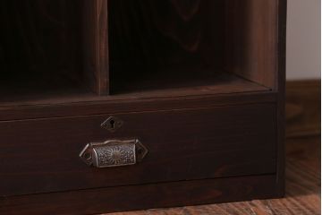 アンティーク家具　アンティーク　古い木の小ぶりな引き出し付き収納棚