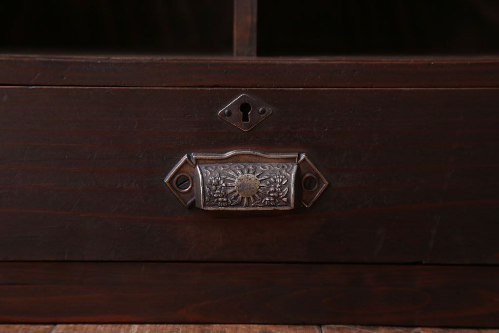 アンティーク家具　アンティーク　古い木の小ぶりな引き出し付き収納棚