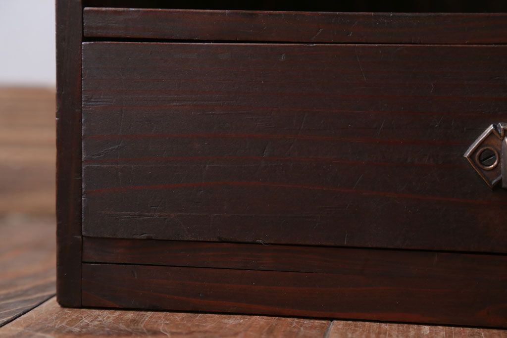 アンティーク家具　アンティーク　古い木の小ぶりな引き出し付き収納棚