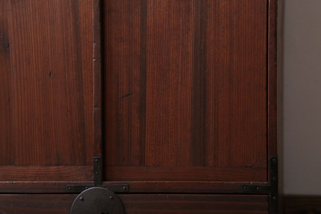 アンティーク家具　アンティーク　ケンドン式扉の丸金具付き収納棚