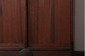 アンティーク家具　アンティーク　ケンドン式扉の丸金具付き収納棚