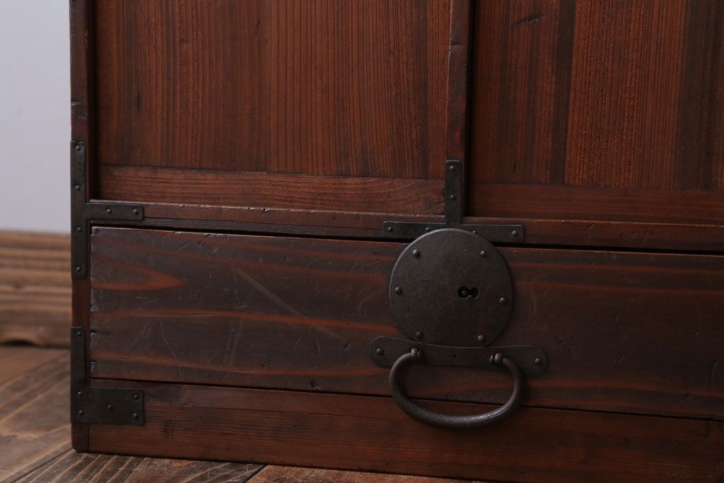 アンティーク家具　アンティーク　ケンドン式扉の丸金具付き収納棚