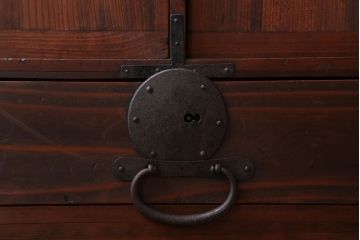 アンティーク家具　アンティーク　ケンドン式扉の丸金具付き収納棚