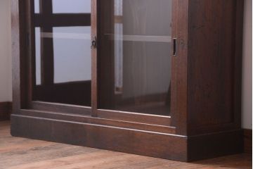アンティーク家具　和製アンティーク　上品なデザインのガラス戸収納棚