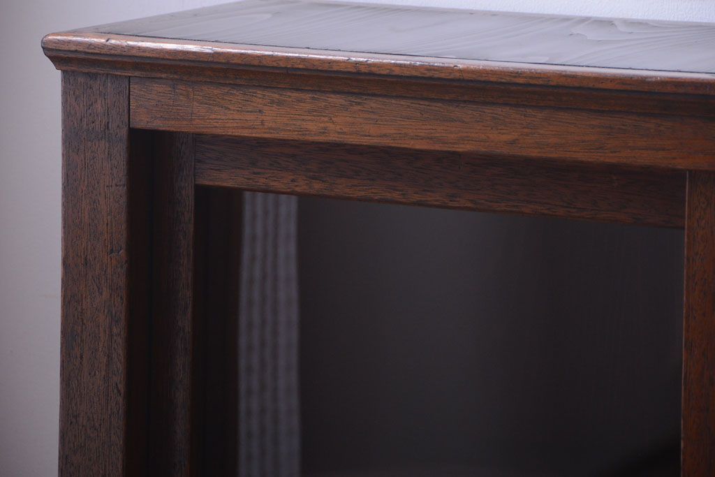 アンティーク家具　和製アンティーク　上品なデザインのガラス戸収納棚