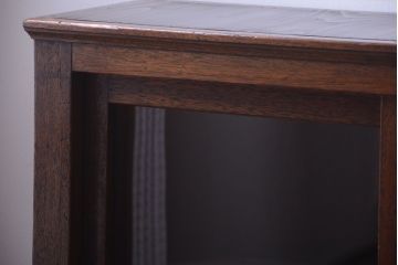 アンティーク家具　和製アンティーク　上品なデザインのガラス戸収納棚