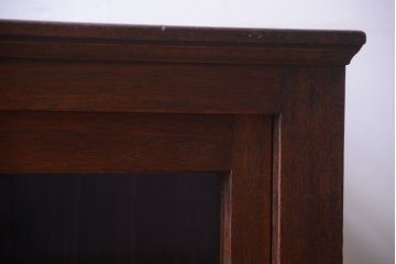 アンティーク家具　和製アンティーク　上品なデザインのガラス戸収納棚