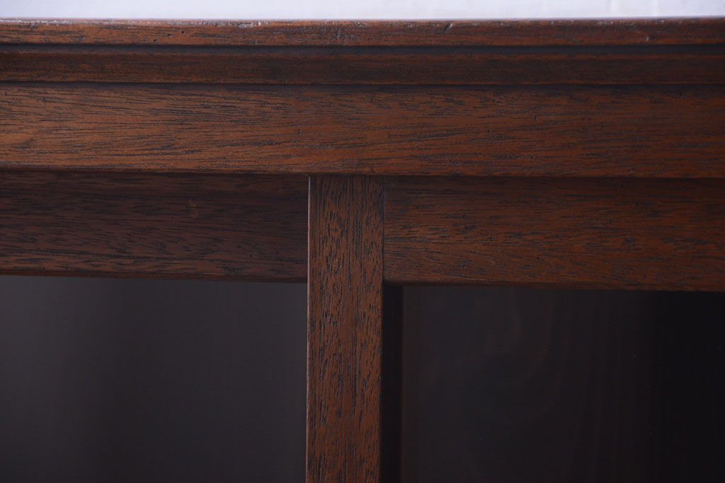 アンティーク家具　和製アンティーク　上品なデザインのガラス戸収納棚