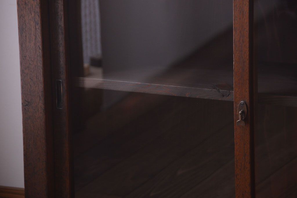 アンティーク家具　和製アンティーク　上品なデザインのガラス戸収納棚