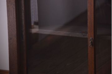 アンティーク家具　和製アンティーク　上品なデザインのガラス戸収納棚
