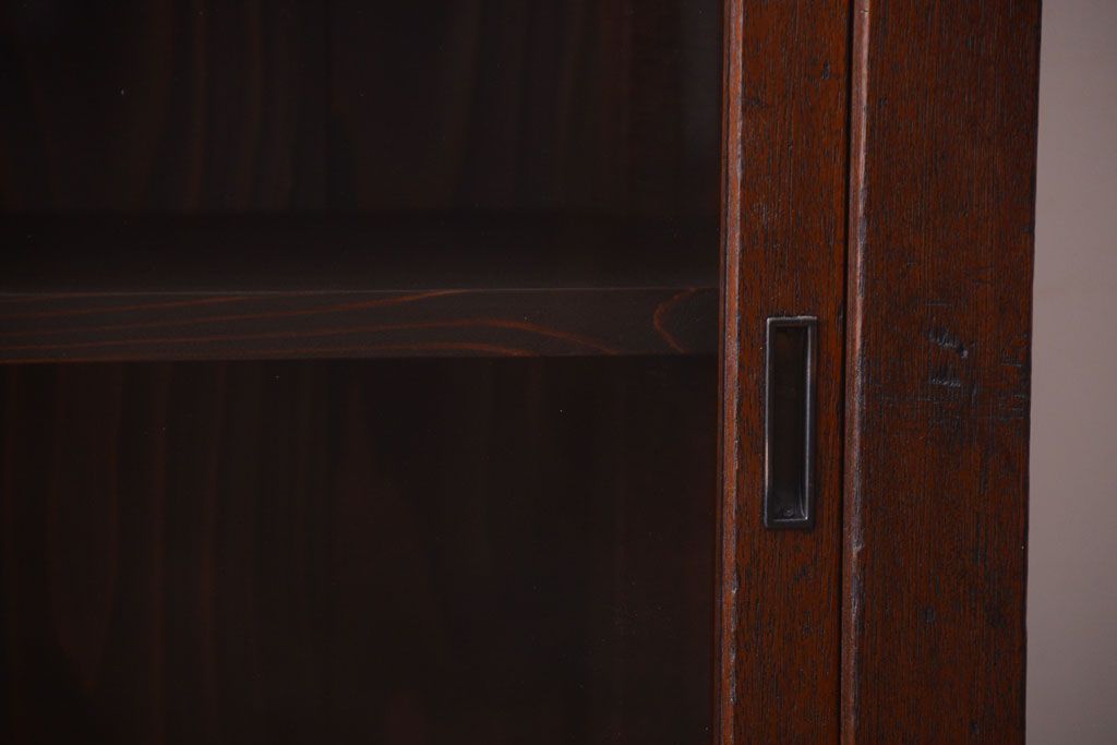 アンティーク家具　和製アンティーク　上品なデザインのガラス戸収納棚