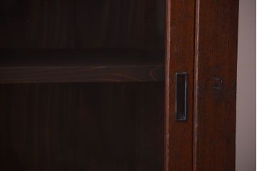 アンティーク家具　和製アンティーク　上品なデザインのガラス戸収納棚