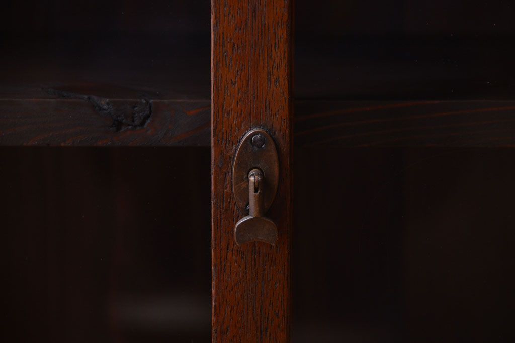 アンティーク家具　和製アンティーク　上品なデザインのガラス戸収納棚