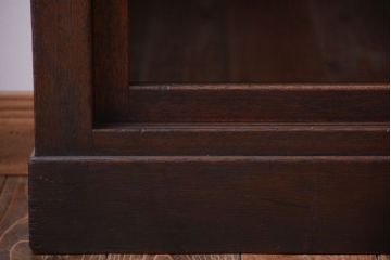 アンティーク家具　和製アンティーク　上品なデザインのガラス戸収納棚