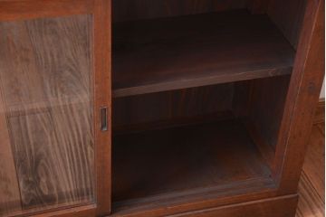 アンティーク家具　和製アンティーク　上品なデザインのガラス戸収納棚