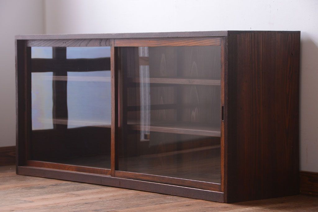 アンティーク家具　和製アンティーク　前面欅材!大きなガラス引き戸の収納棚(2)
