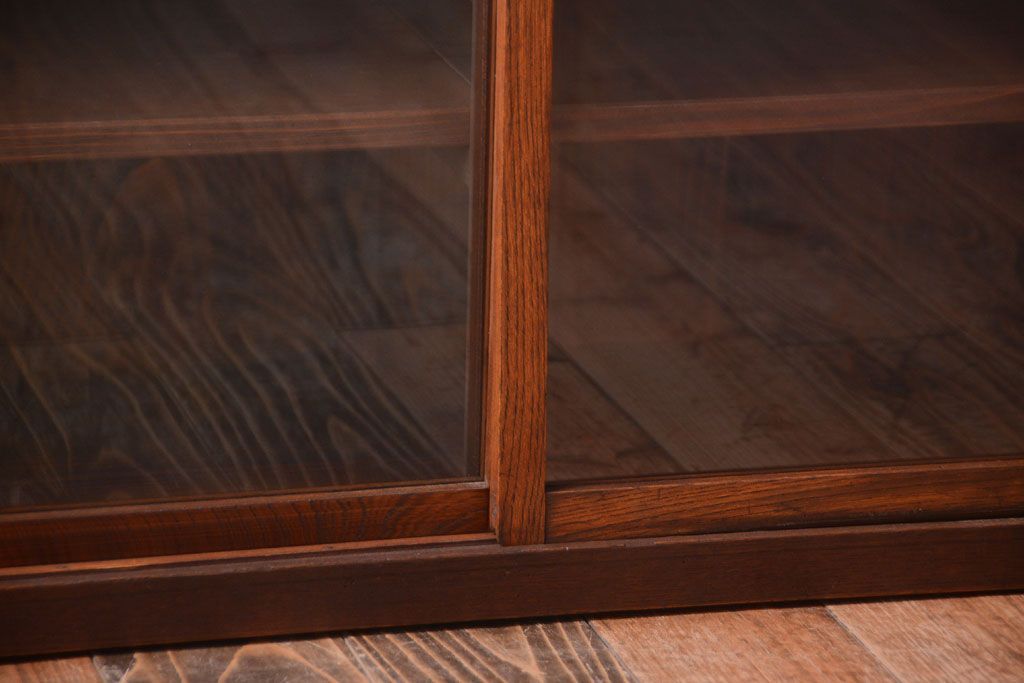 アンティーク家具　和製アンティーク　前面欅材!大きなガラス引き戸の収納棚(2)