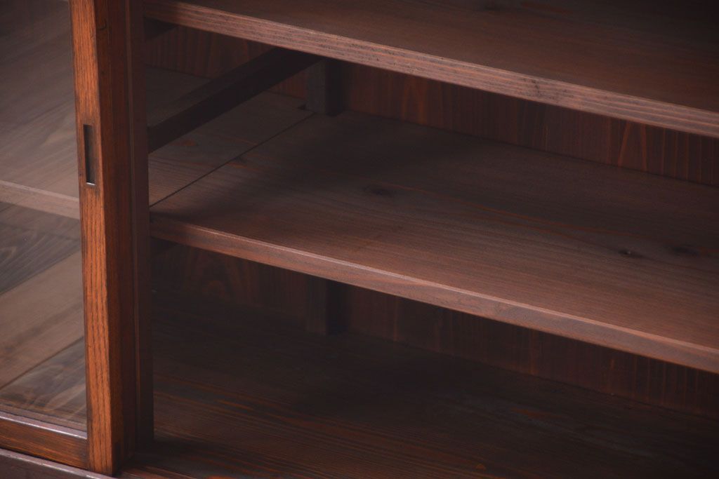 アンティーク家具　和製アンティーク　前面欅材!大きなガラス引き戸の収納棚(2)