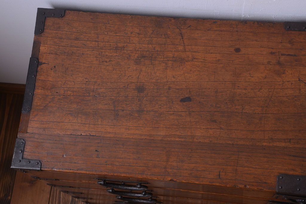 アンティーク家具　古民具・骨董　江戸〜明治期　総桐材!珍しいデザインの薄型時代箪笥(桐箪笥、桐たんす)