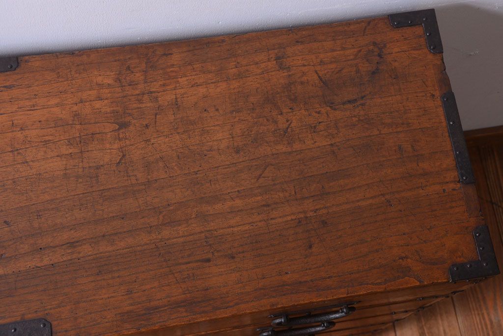 アンティーク家具　古民具・骨董　江戸〜明治期　総桐材!珍しいデザインの薄型時代箪笥(桐箪笥、桐たんす)