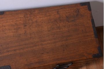 アンティーク家具　古民具・骨董　江戸〜明治期　総桐材!珍しいデザインの薄型時代箪笥(桐箪笥、桐たんす)