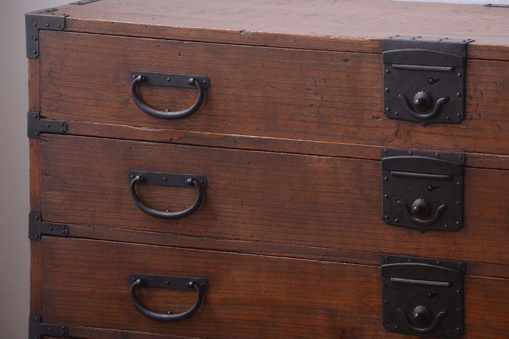 アンティーク家具　古民具・骨董　江戸〜明治期　総桐材!珍しいデザインの薄型時代箪笥(桐箪笥、桐たんす)