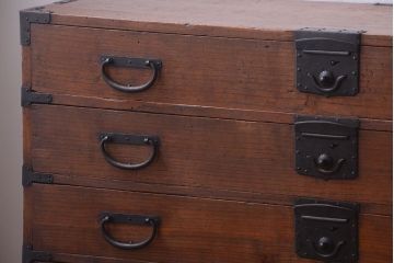 アンティーク家具　古民具・骨董　江戸〜明治期　総桐材!珍しいデザインの薄型時代箪笥(桐箪笥、桐たんす)