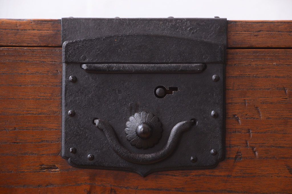 アンティーク家具　古民具・骨董　江戸〜明治期　総桐材!珍しいデザインの薄型時代箪笥(桐箪笥、桐たんす)