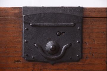 アンティーク家具　古民具・骨董　江戸〜明治期　総桐材!珍しいデザインの薄型時代箪笥(桐箪笥、桐たんす)