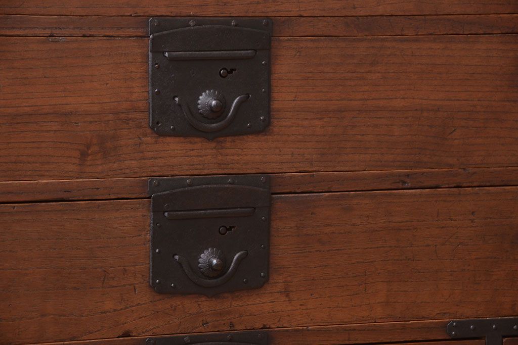 アンティーク家具　古民具・骨董　江戸〜明治期　総桐材!珍しいデザインの薄型時代箪笥(桐箪笥、桐たんす)