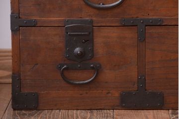 アンティーク家具　古民具・骨董　江戸〜明治期　総桐材!珍しいデザインの薄型時代箪笥(桐箪笥、桐たんす)