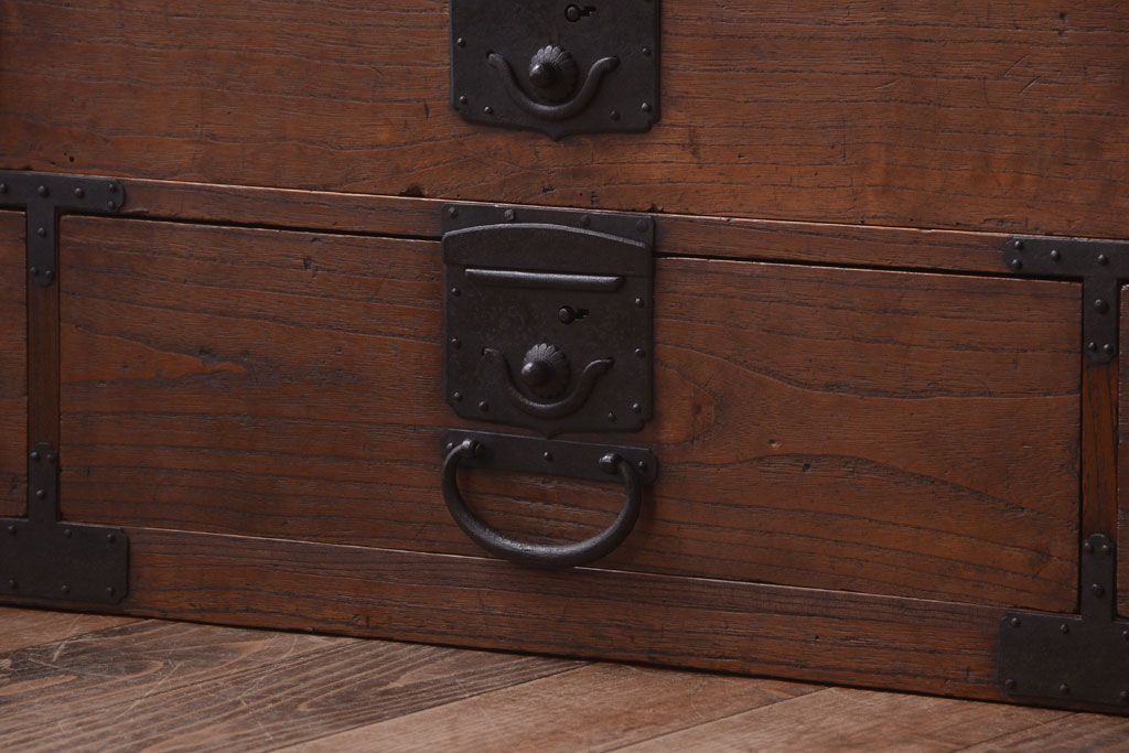 アンティーク家具　古民具・骨董　江戸〜明治期　総桐材!珍しいデザインの薄型時代箪笥(桐箪笥、桐たんす)