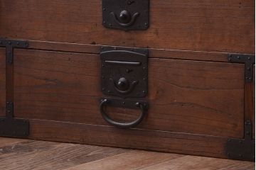 アンティーク家具　古民具・骨董　江戸〜明治期　総桐材!珍しいデザインの薄型時代箪笥(桐箪笥、桐たんす)