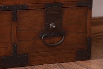 アンティーク家具　古民具・骨董　江戸〜明治期　総桐材!珍しいデザインの薄型時代箪笥(桐箪笥、桐たんす)