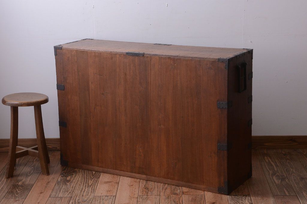 アンティーク家具　古民具・骨董　江戸〜明治期　総桐材!珍しいデザインの薄型時代箪笥(桐箪笥、桐たんす)