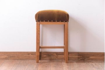 レトロ家具　和製アンティーク　古い欅材のレトロなクッション座面角スツール