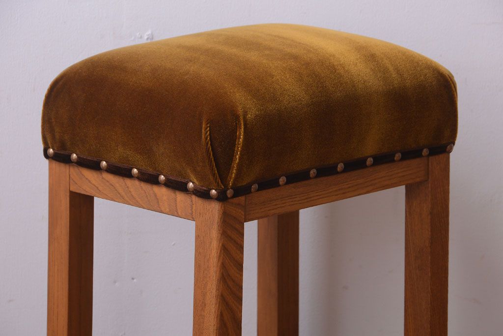 レトロ家具　和製アンティーク　古い欅材のレトロなクッション座面角スツール