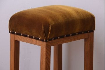 レトロ家具　和製アンティーク　古い欅材のレトロなクッション座面角スツール