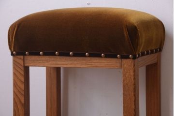 レトロ家具　和製アンティーク　古い欅材のレトロなクッション座面角スツール