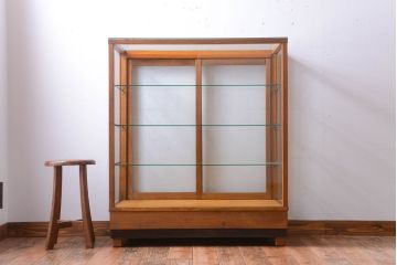 レトロ家具　昭和レトロ　古いナラ材の縦型アンティークガラスケース(2)