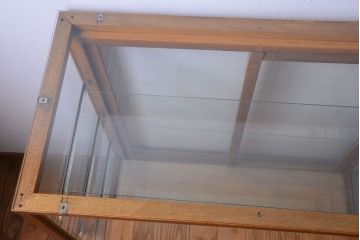 レトロ家具　昭和レトロ　古いナラ材の縦型アンティークガラスケース(2)