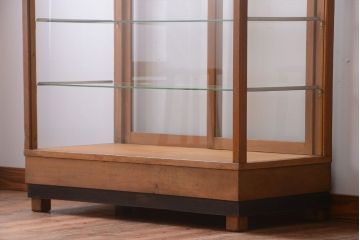 レトロ家具　昭和レトロ　古いナラ材の縦型アンティークガラスケース(2)