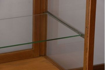 レトロ家具　昭和レトロ　古いナラ材の縦型アンティークガラスケース(2)
