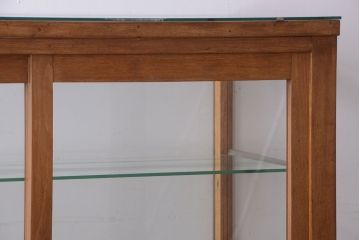 レトロ家具　昭和レトロ　古いナラ材の縦型アンティークガラスケース(2)