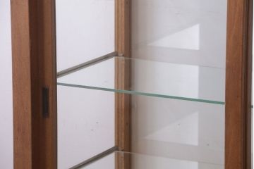 レトロ家具　昭和レトロ　古いナラ材の縦型アンティークガラスケース(2)