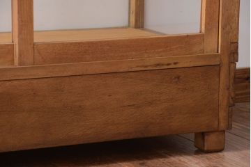 レトロ家具　昭和レトロ　古いナラ材の縦型アンティークガラスケース(2)