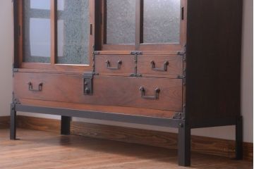 アンティーク家具　古民具・骨董　結霜ガラス入り!前面欅材の時代箪笥ローボード
